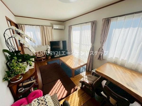 　リビング　リビングは明るい空間です