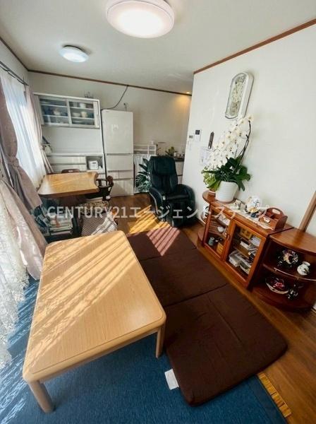 　リビング　リビングは採光が良好です