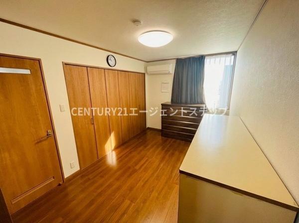 　寝室　収納豊富な寝室です