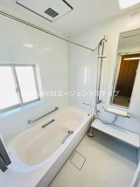 　バス　清潔感のあるバスルームです