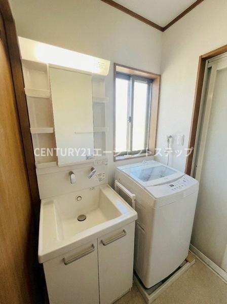 　洗面台・洗面所　洗面台・洗面所が明るい空間です