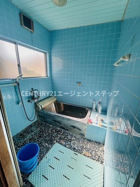 　バス　青いタイルのバスです