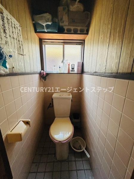　トイレ　窓付きトイレが特徴です