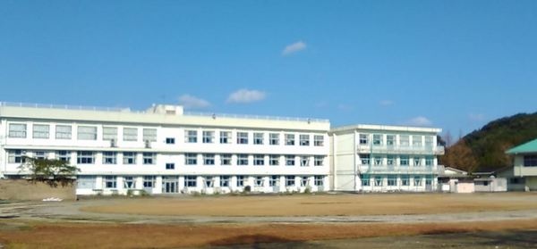 　宮崎市立青島中学校（中学校）／1087m　