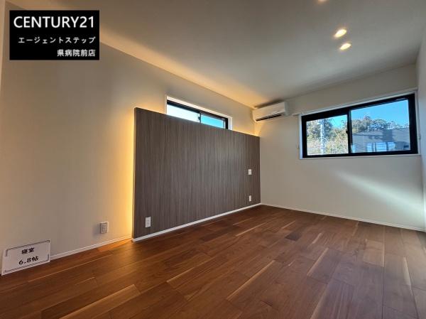 　洋室　窓が多い洋室です