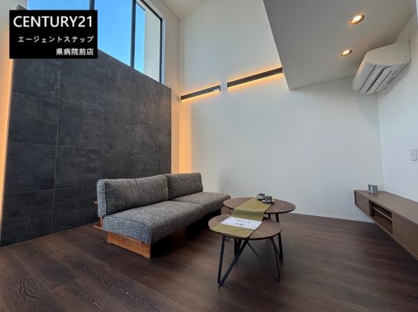 　リビング　開放感あふれるリビングです