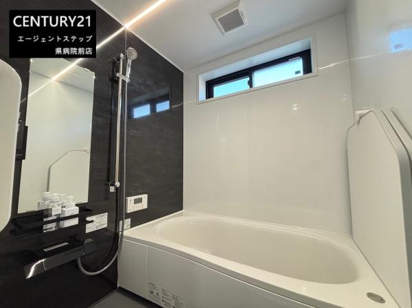 　バス　バスは明るく清潔感があります