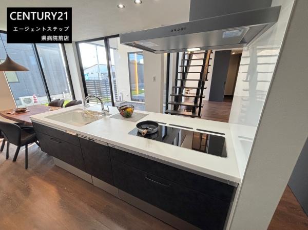 　キッチン　キッチンは明るい空間です