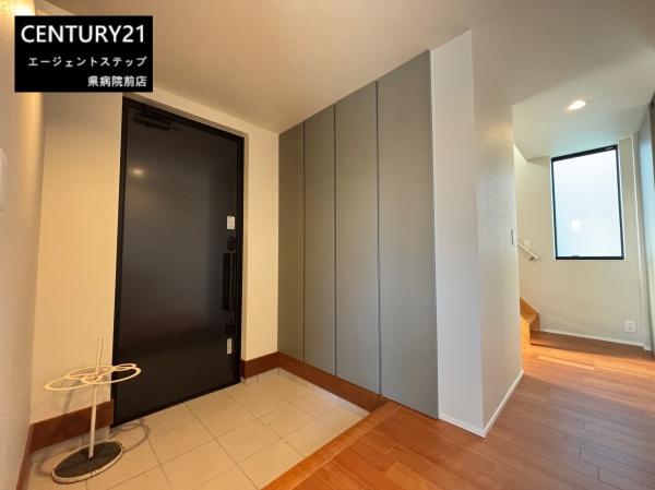 　玄関　玄関は収納力が魅力です