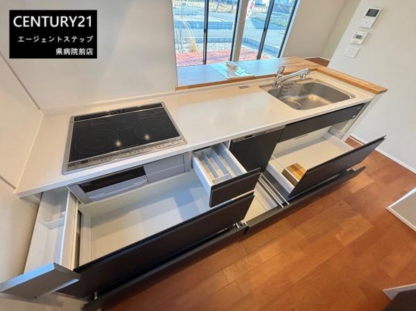 　キッチン　収納力のあるキッチンです