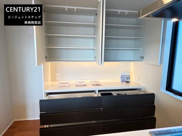 　キッチン　収納充実のキッチンです