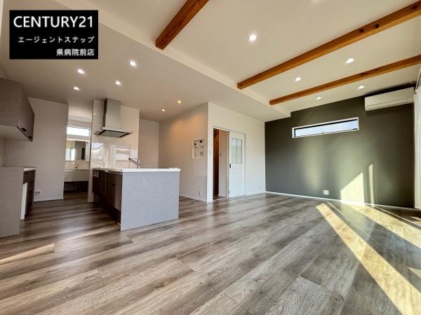 　リビング　リビングは開放感が魅力です