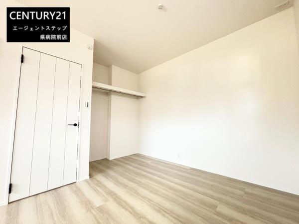 　寝室　明るい寝室が魅力です