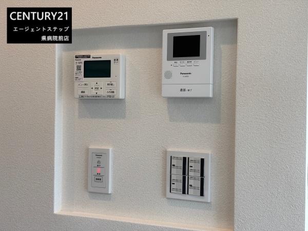 　その他　ニッチに配置された設備パネル