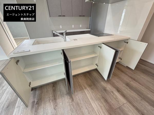 　キッチン　収納充実のキッチンです