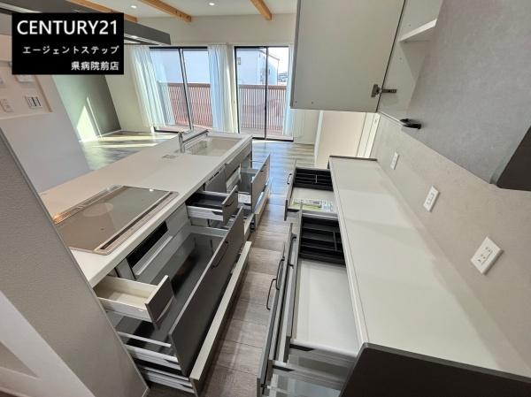 　キッチン　キッチンの収納が充実しています