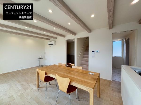 　リビング　リビングの開放感が魅力です