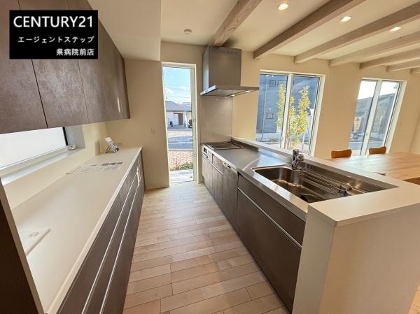 　キッチン　明るいキッチン空間です