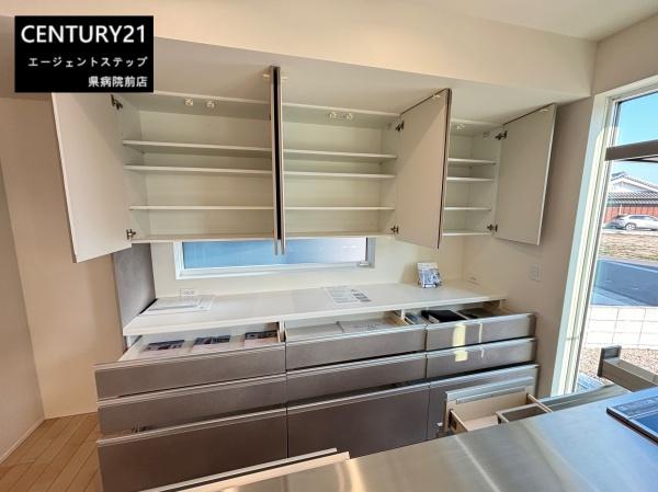 　キッチン　収納豊富なキッチンです