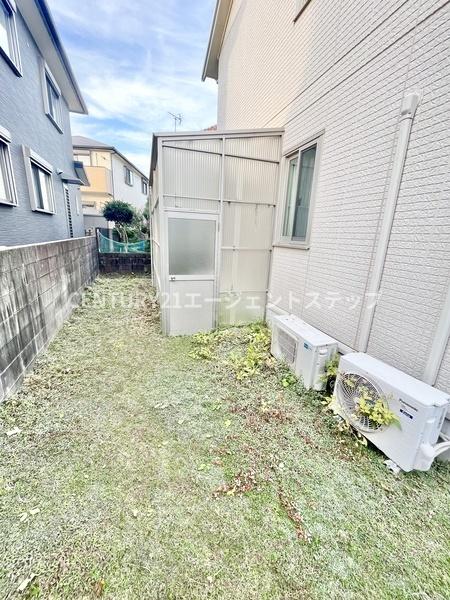 　その他現地　外観に面した庭スペースです