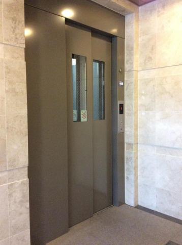 　エントランス　エレベーター