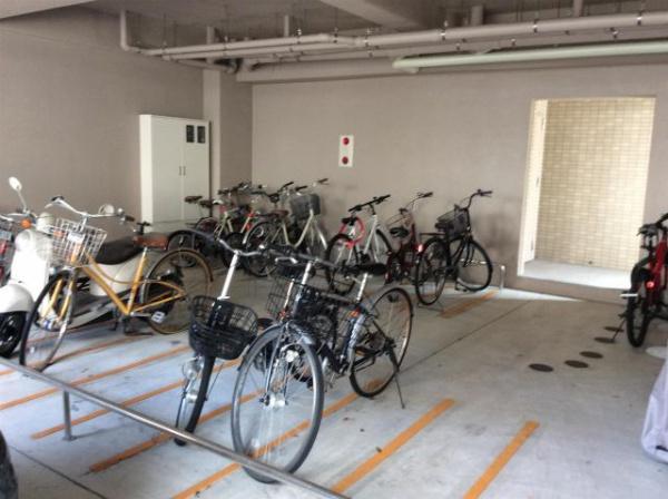 　エントランス　駐輪場