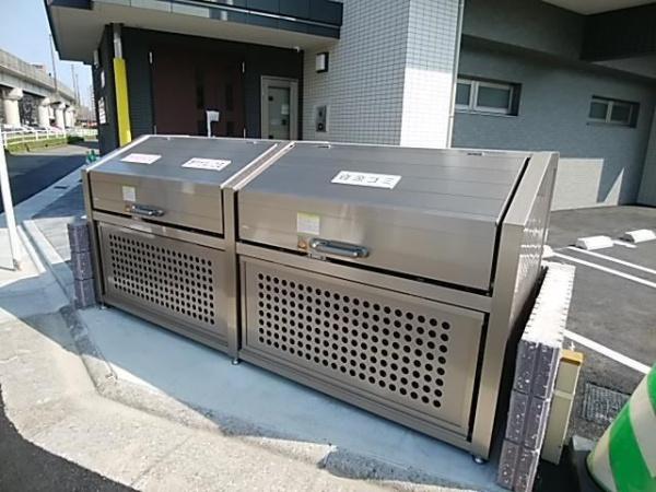 　駐車場　ゴミ置き場