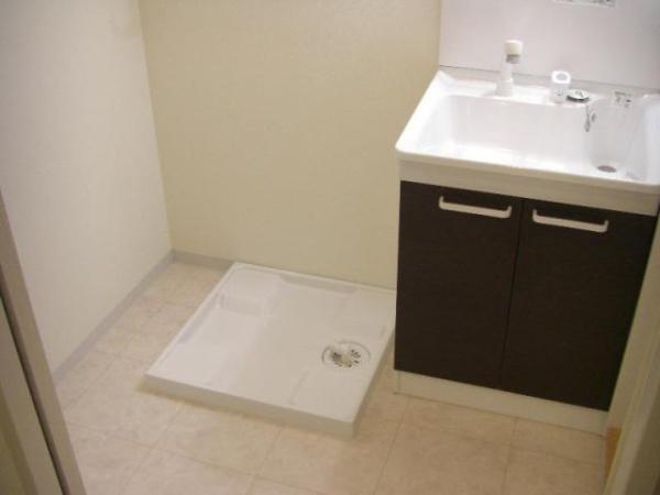 Hashimoto East Mansion　洗面台・洗面所　室内洗濯機置場