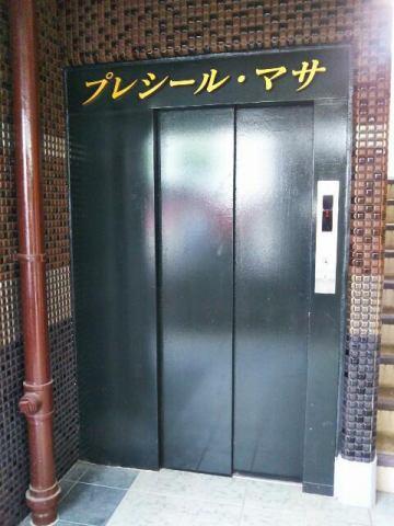 　エントランス　エレベーター