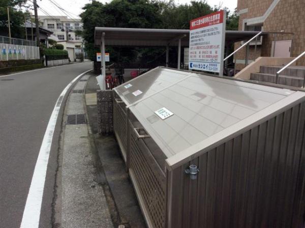 　エントランス　ゴミ置き場