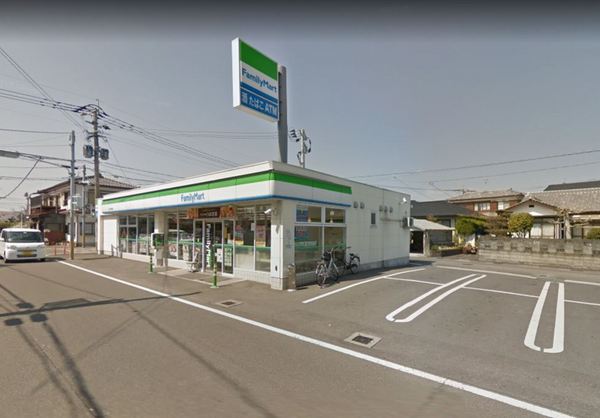 ファミールコート　ファミリーマート月見ヶ丘団地店（コンビニ）／843m　