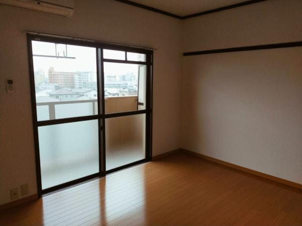 エラン宮崎弐番館　洋室　