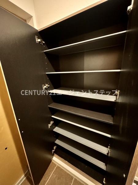 シャトレ末広　収納　シューズボックス