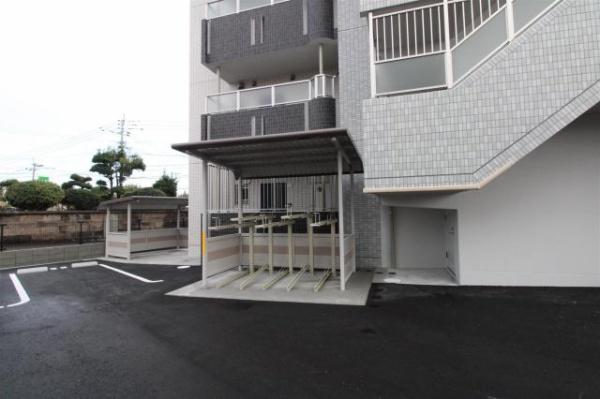 　エントランス　駐輪場