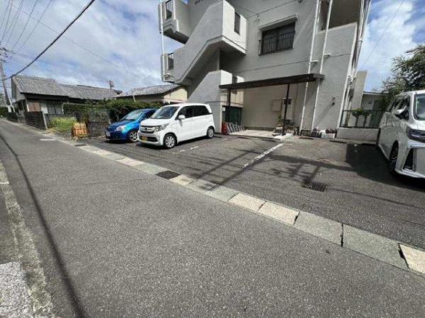 岡田コーポ　駐車場　