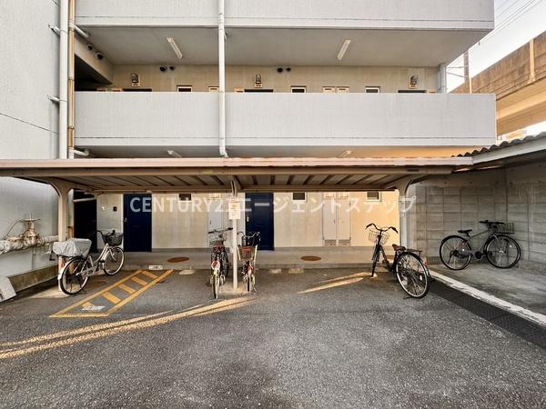 柳丸コーポ南棟　エントランス　駐輪場
