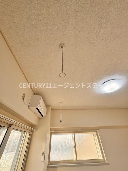 柳丸コーポ南棟　寝室　室内物干し