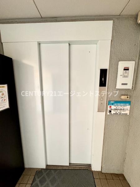 柳丸コーポ南棟　エントランス　エレベーター
