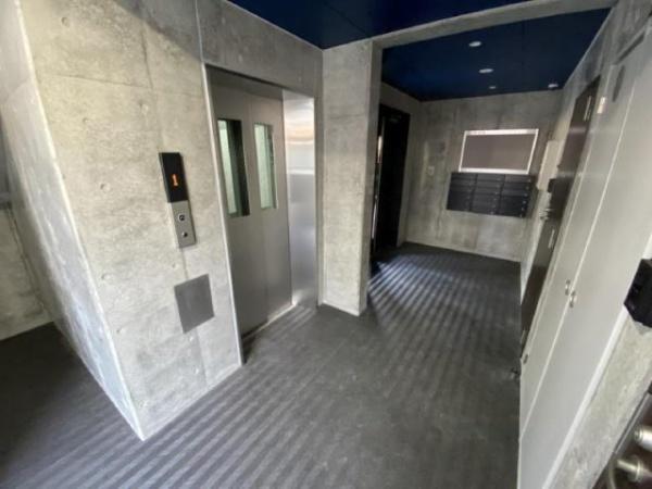 　エントランス　エレベーター